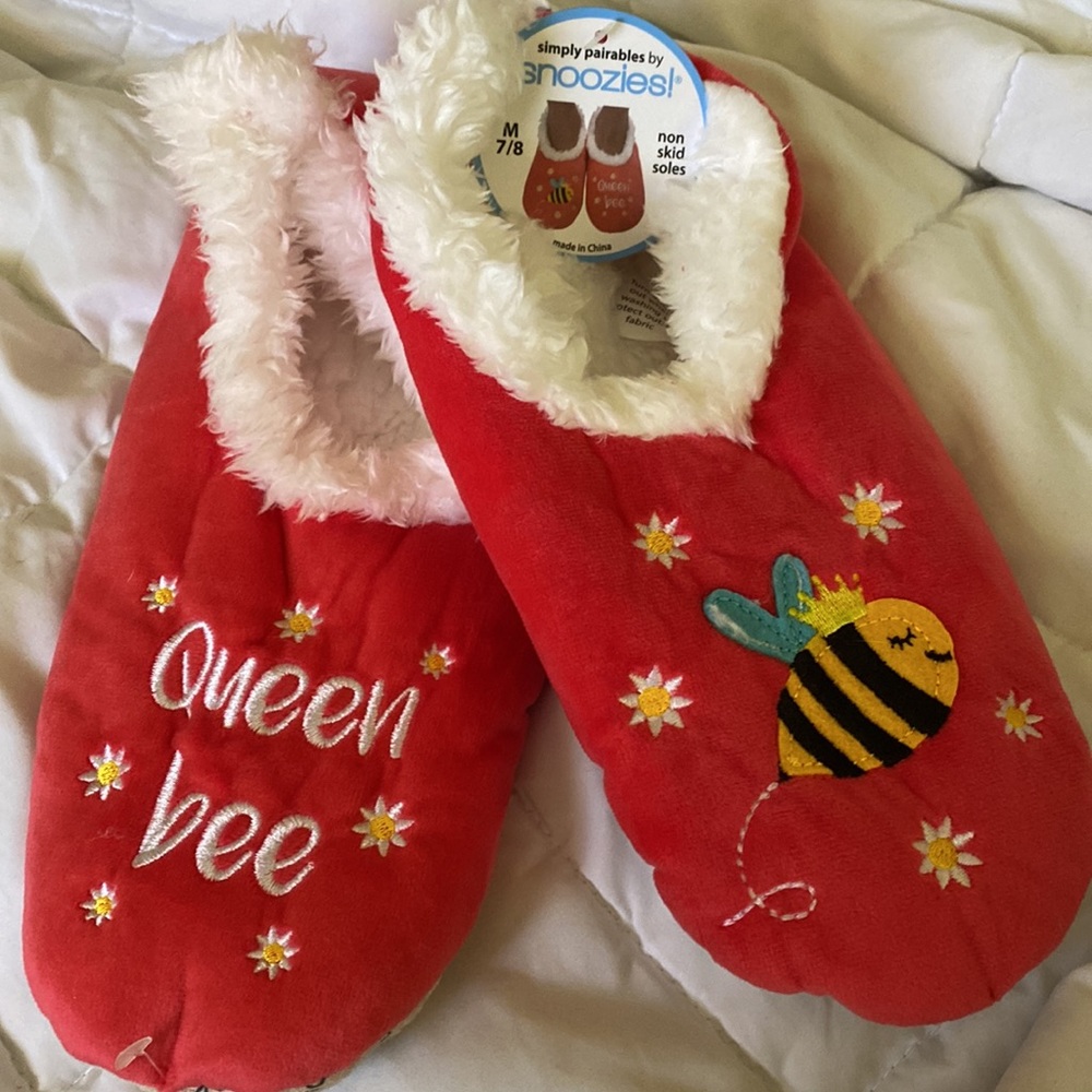 Snoozies cozy little slippers